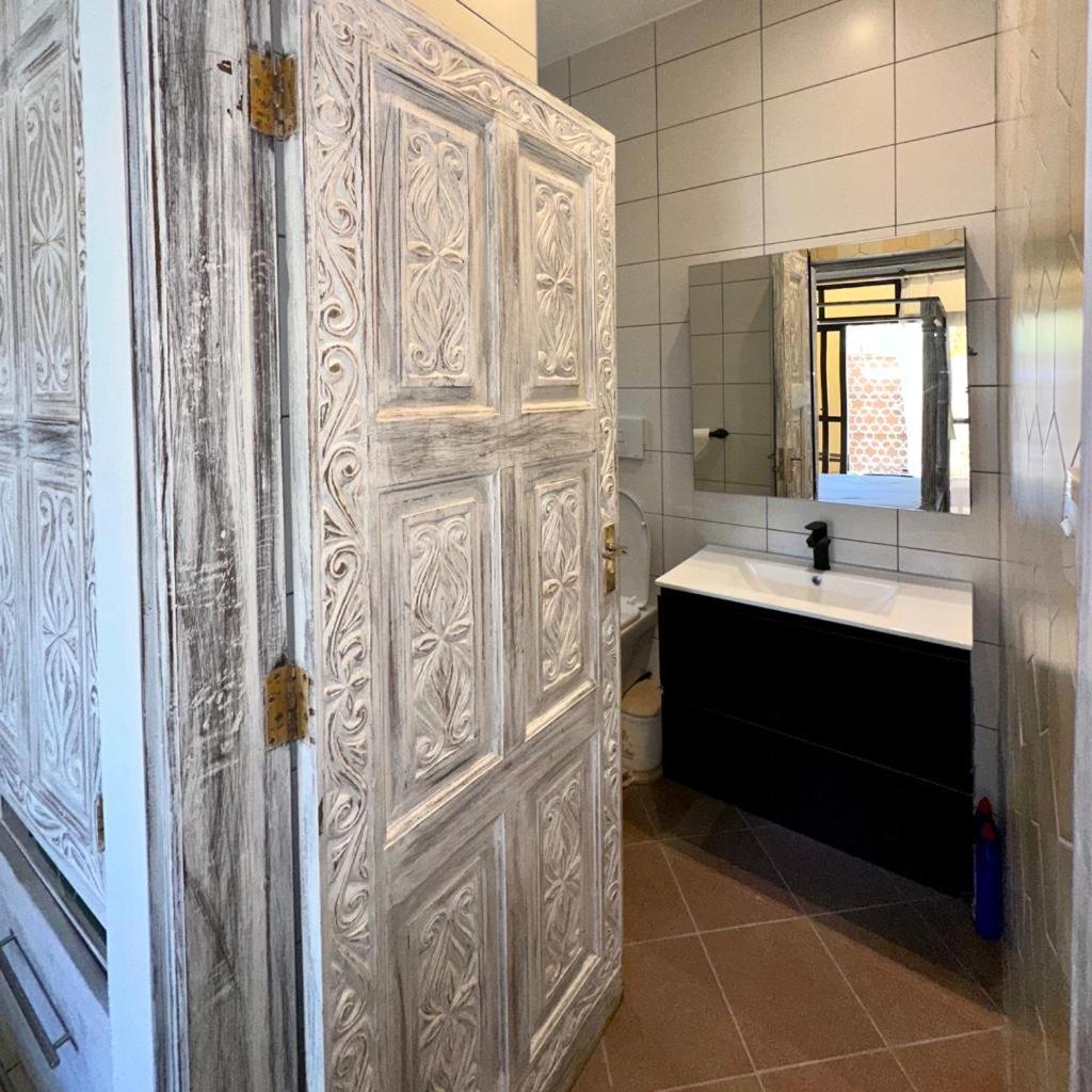 Amani Luxury Apartments Момбаса Екстериор снимка