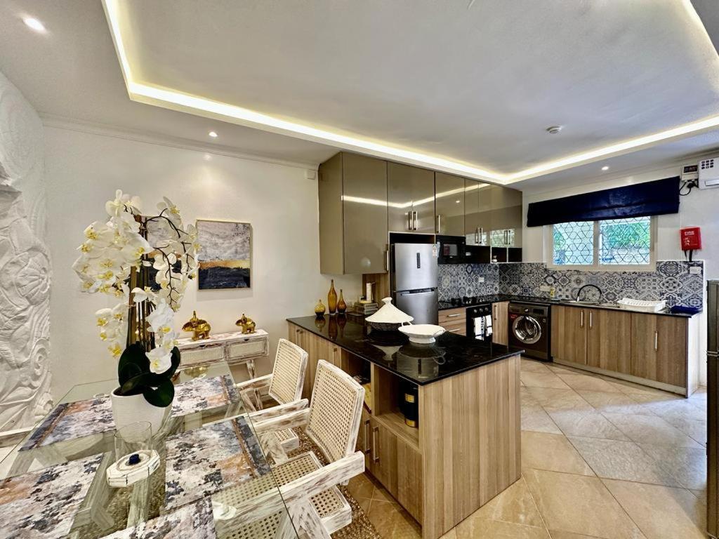 Amani Luxury Apartments Момбаса Екстериор снимка