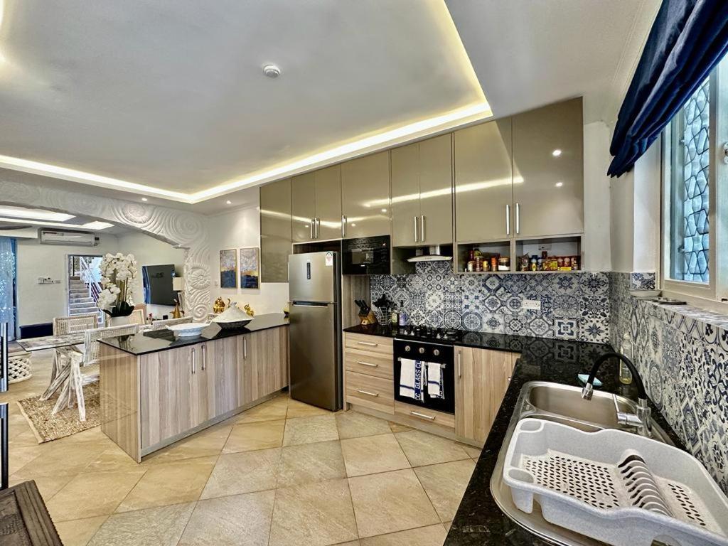 Amani Luxury Apartments Момбаса Екстериор снимка