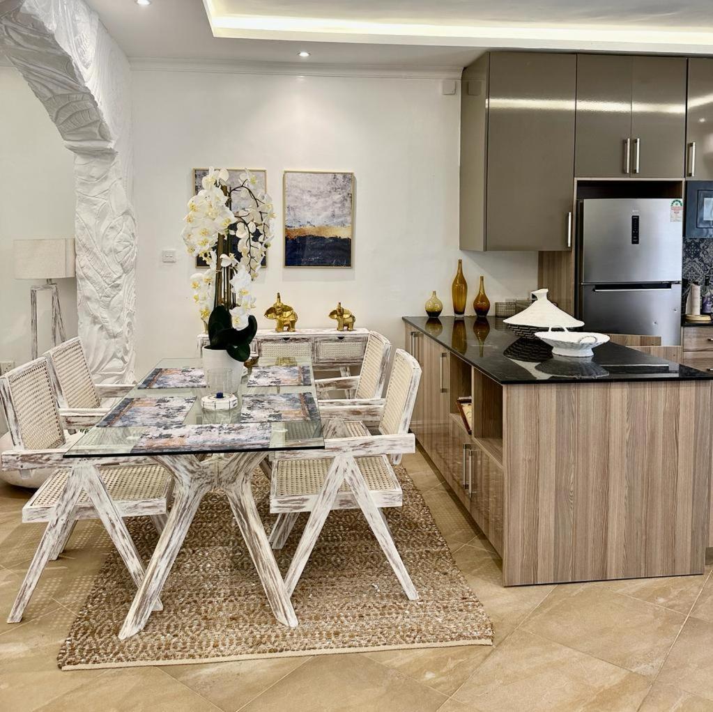 Amani Luxury Apartments Момбаса Екстериор снимка